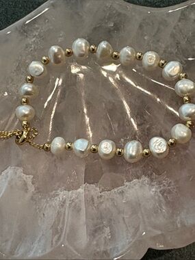 Freshwater pearls bolo Goldtone bracelet